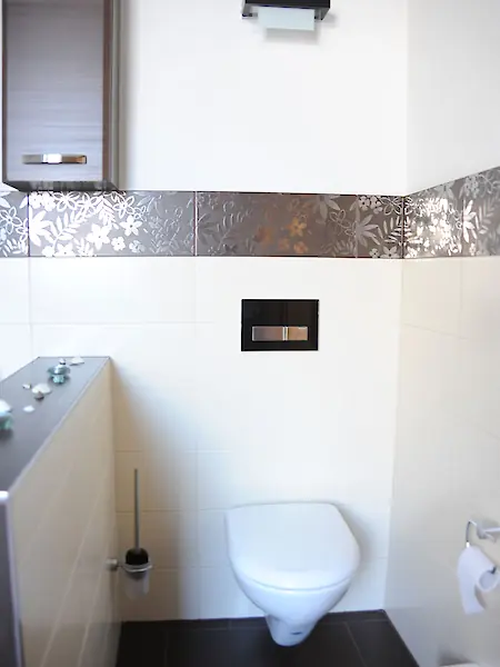 Sanitärobjekt WC mit Abgrenzung